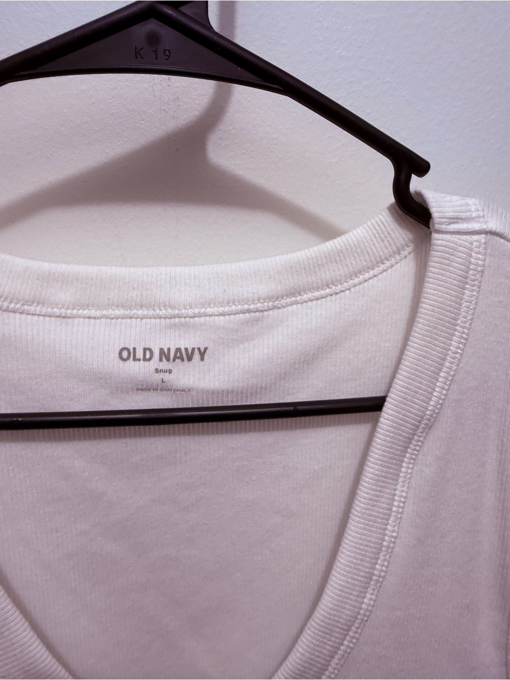 Old Navy White V-Neck Ribbed Tank Top - Picture 4 of 5